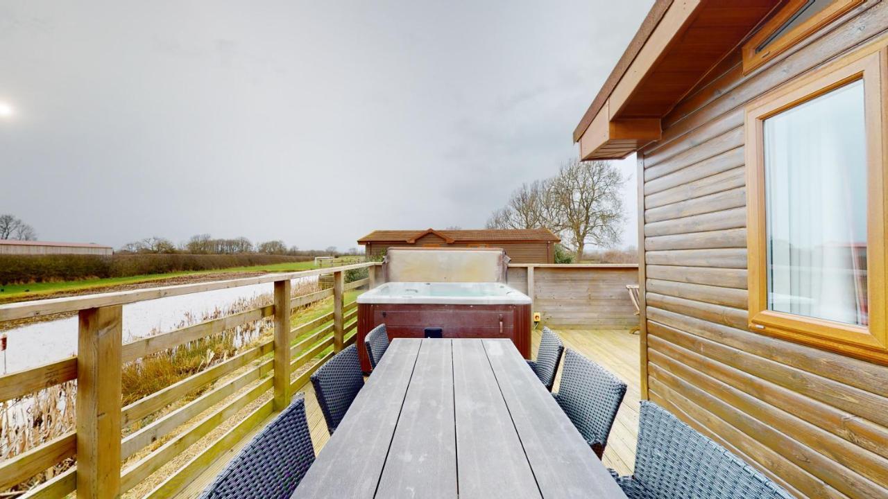 Lodge Barker Stakes Farm *